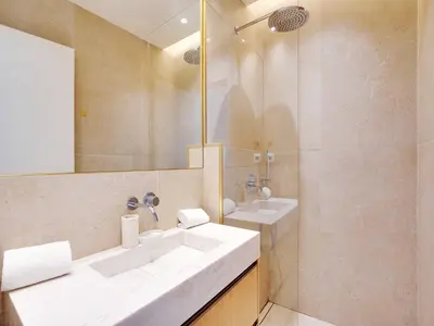 Salle de bains dans l'établissement Elegant A C Apt 2BR 6P Paris 17th Monceau