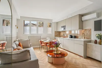 Cuisine ou kitchenette dans l'établissement Lavie Maison AC Fontaine