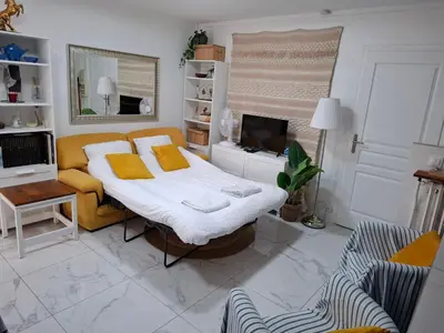 Un ou plusieurs lits dans un hébergement de l'établissement Very nice private Appartment 1 living room with sofa bed 1 bedroom 1 bathroom with toilet 1 Kitchen