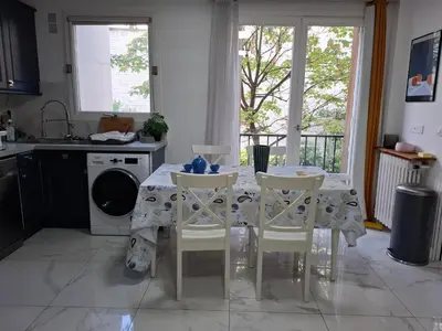 Cuisine ou kitchenette dans l'établissement Very nice private Appartment 1 living room with sofa bed 1 bedroom 1 bathroom with toilet 1 Kitchen