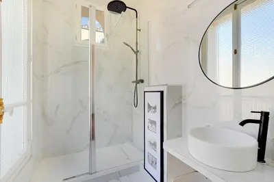 Salle de bains dans l'établissement Modern Apartment - 2BD 4P - Louvre Marais