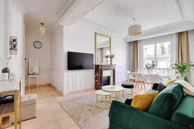 Télévision ou salle de divertissement dans l'établissement Modern Apartment - 2BD 4P - Louvre Marais