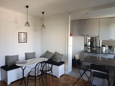 Cuisine ou kitchenette dans l'établissement Appartement idéal pour visiter Paris