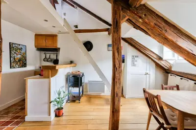 Cuisine ou kitchenette dans l'établissement GuestReady - Charming nest in the city centre