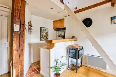 Cuisine ou kitchenette dans l'établissement GuestReady - Charming nest in the city centre