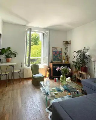 Coin salon dans l'établissement Notre appartement vue sur les Buttes Chaumont