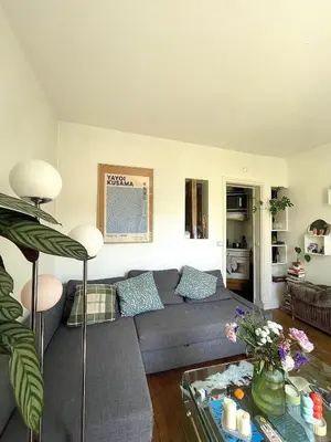 Coin salon dans l'établissement Notre appartement vue sur les Buttes Chaumont