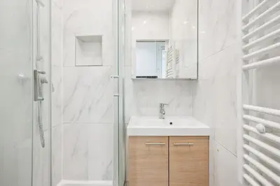 Salle de bains dans l'établissement Magnifique studio rénové métro Paris 2pers