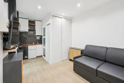 Cuisine ou kitchenette dans l'établissement Magnifique studio rénové métro Paris 2pers
