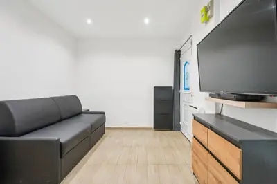 Télévision ou salle de divertissement dans l'établissement Magnifique studio rénové métro Paris 2pers