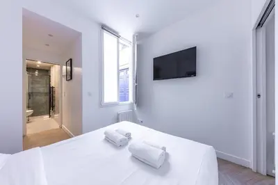 Un ou plusieurs lits dans un hébergement de l'établissement Apartement 4 stars in Levallois , near Paris 17th district