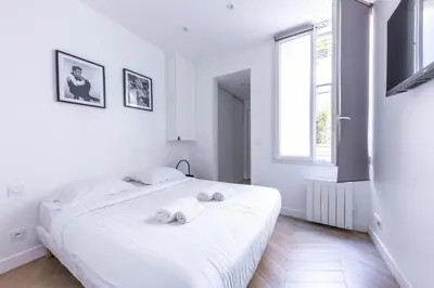 Un ou plusieurs lits dans un hébergement de l'établissement Apartement 4 stars in Levallois , near Paris 17th district