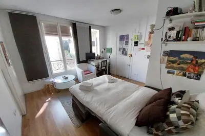 Un ou plusieurs lits dans un hébergement de l'établissement Studio for 2 - near Louvre Museum
