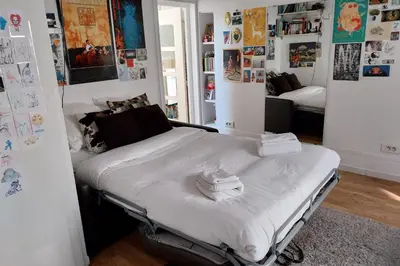 Un ou plusieurs lits dans un hébergement de l'établissement Studio for 2 - near Louvre Museum