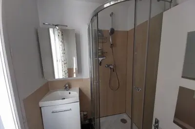 Salle de bains dans l'établissement Studio for 2 - near Louvre Museum