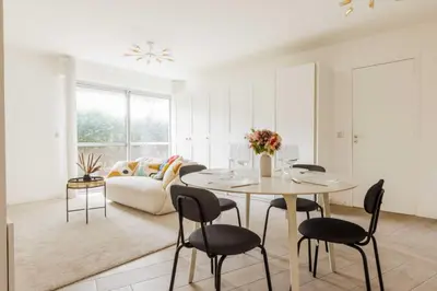 Coin salon dans l'établissement A haven of peace in Neuilly sur Seine