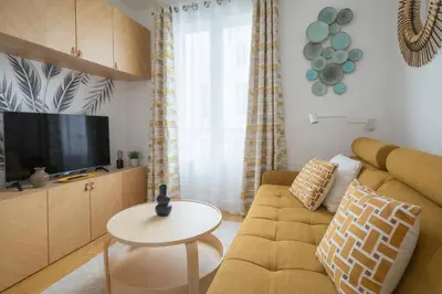 Télévision ou salle de divertissement dans l'établissement Studio resplendissant près de Montmartre