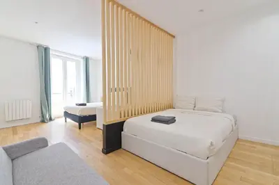 Un ou plusieurs lits dans un hébergement de l'établissement 1 Bedroom Apartment - 6P - Republique, Paris