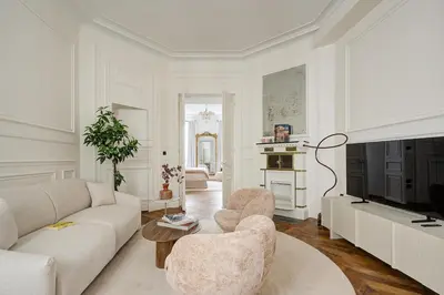 Télévision ou salle de divertissement dans l'établissement 3-bedroom Luxurious Family flat - Vendôme- with AC