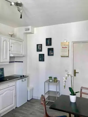 Cuisine ou kitchenette dans l'établissement Appartement Montmartre Sacré-Cœur