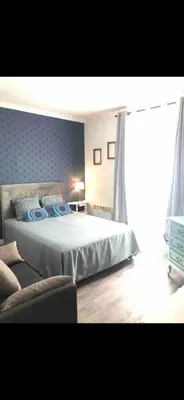 Un ou plusieurs lits dans un hébergement de l'établissement Appartement Montmartre Sacré-Cœur
