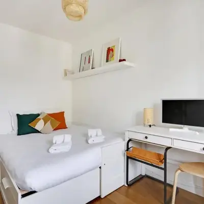 Canal St Martin Lovely Room