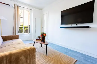 Télévision ou salle de divertissement dans l'établissement 1 Chambre rue du 14 juillet
