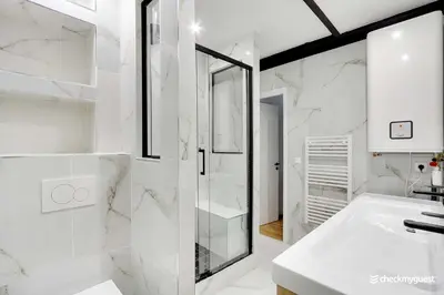 Salle de bains dans l'établissement Chic & confort dans le quartier animé du Sentier