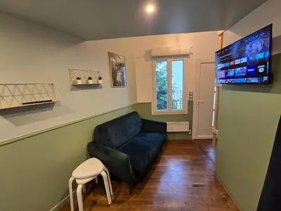 Télévision ou salle de divertissement dans l'établissement 6G- Studio cosy Issy-les-Moulineaux - Porte de Versailles