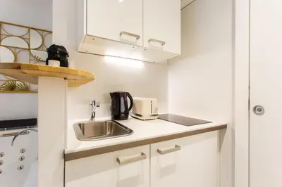 Cuisine ou kitchenette dans l'établissement Love room - 2P with Jacuzzi