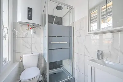 Salle de bains dans l'établissement Appartement Cosy Neuf