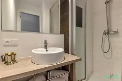 Salle de bains dans l'établissement Appartement pour 4 - Parc Expo P de Versailles