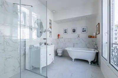 Salle de bains dans l'établissement Luxury Apartment-Faubourg Saint Honore close to Arc de Triomphe & Parc Monceau