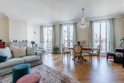 Coin salon dans l'établissement Luxury Apartment-Faubourg Saint Honore close to Arc de Triomphe & Parc Monceau