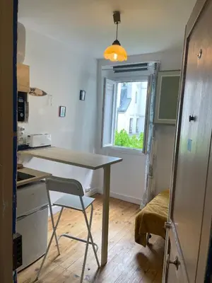 Cuisine ou kitchenette dans l'établissement Studette équipée de 9m2 dans le 10ème