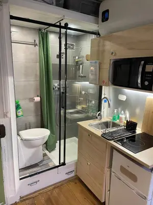 Salle de bains dans l'établissement Studette équipée de 9m2 dans le 10ème