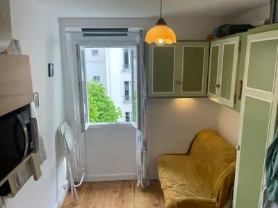 Cuisine ou kitchenette dans l'établissement Studette équipée de 9m2 dans le 10ème