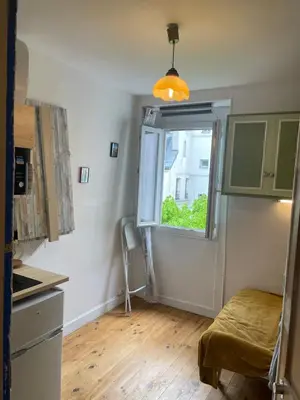 Cuisine ou kitchenette dans l'établissement Studette équipée de 9m2 dans le 10ème