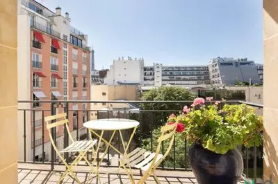 Balcon ou terrasse dans l'établissement Lovely apartment with views of Eiffel Tower