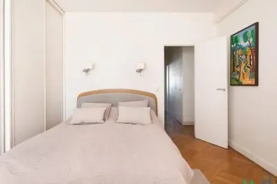 Un ou plusieurs lits dans un hébergement de l'établissement Lovely apartment with views of Eiffel Tower