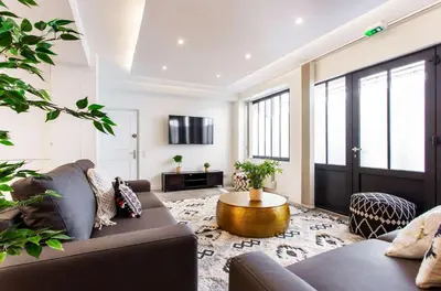 Télévision ou salle de divertissement dans l'établissement Comfortable apartment 4BR 10P Bastille Voltaire