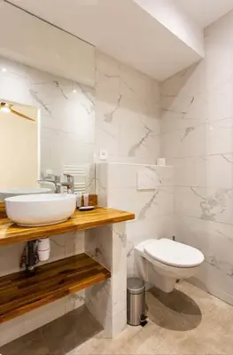 Salle de bains dans l'établissement Comfortable apartment 4BR 10P Bastille Voltaire