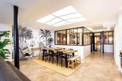 Coin salon dans l'établissement Comfortable apartment 4BR 10P Bastille Voltaire