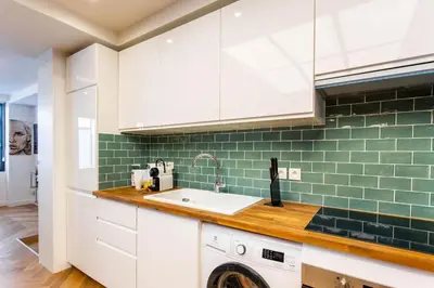 Cuisine ou kitchenette dans l'établissement Superbe appartement 3BR 8P - Bastille Voltaire