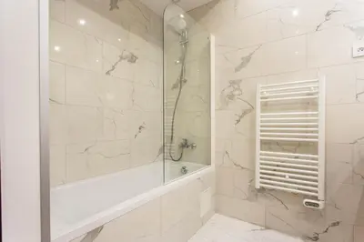 Salle de bains dans l'établissement Superbe appartement 3BR 8P - Bastille Voltaire