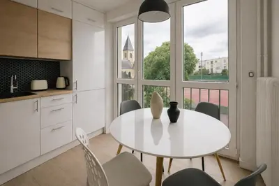 Cuisine ou kitchenette dans l'établissement 2 Pièces Idéalement Situé à Côté de Montmartre