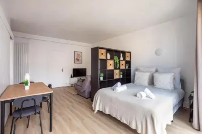 Un ou plusieurs lits dans un hébergement de l'établissement Appartement Élégant au Cœur du 16e Arrondissement