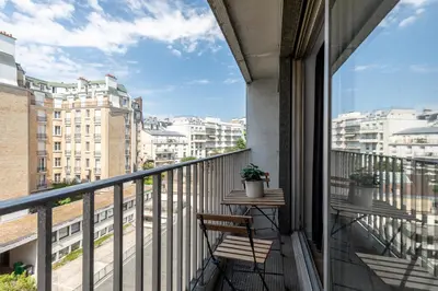 Balcon ou terrasse dans l'établissement Appartement Élégant au Cœur du 16e Arrondissement