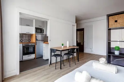 Cuisine ou kitchenette dans l'établissement Appartement Élégant au Cœur du 16e Arrondissement