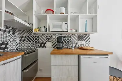 Cuisine ou kitchenette dans l'établissement Cozy studio & private terrace